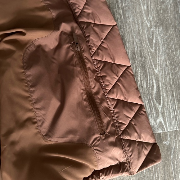 NWT Lululemon size 4 Wunder puff cropped vest - Picture 6 of 7